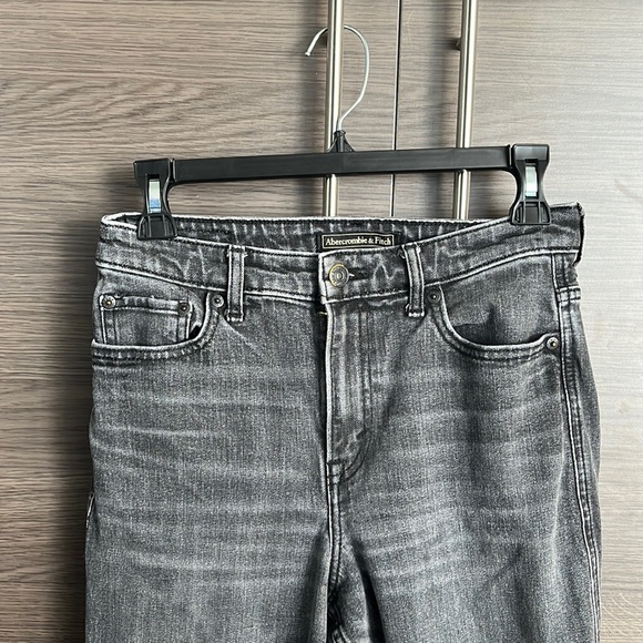 Abercrombie and Fitch High Rise Girlfriend Jeans - Picture 3 of 4